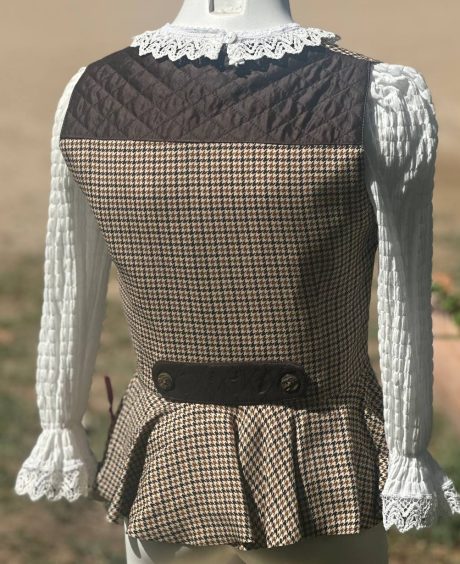 Chalequillo Niña Marrón