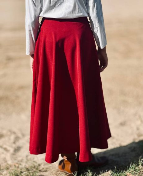 Falda de Capa Roja