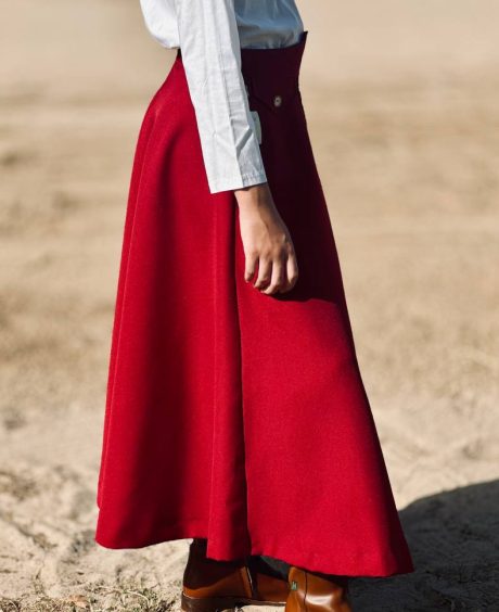 Falda de Capa Roja