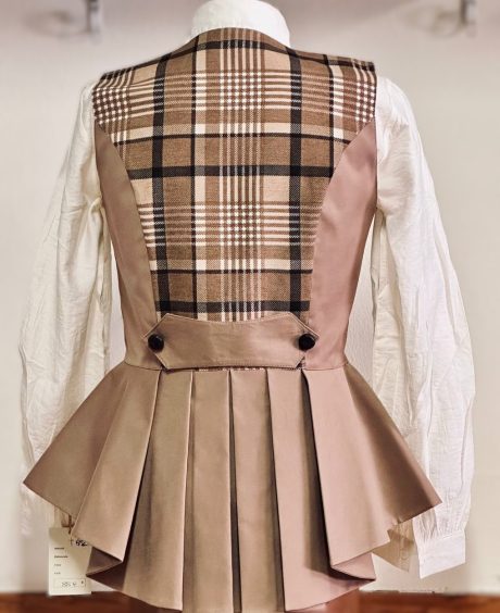 Chalequillo Mujer Camel Cuadros