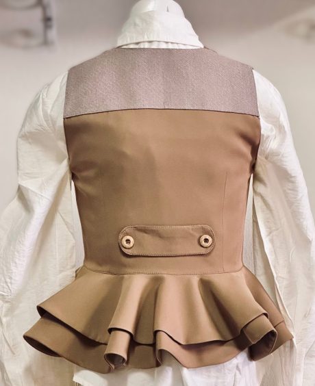 Chalequillo Niña Camel Doble Volante