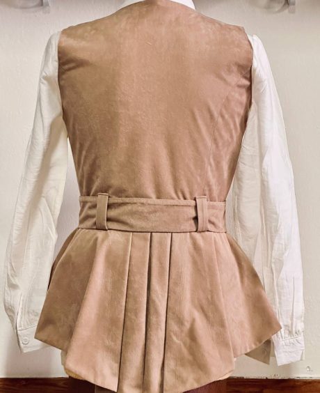 Chalequillo Mujer Camel con Volante