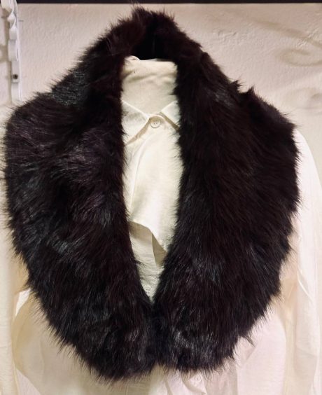 Cuello de Pelos Marrón