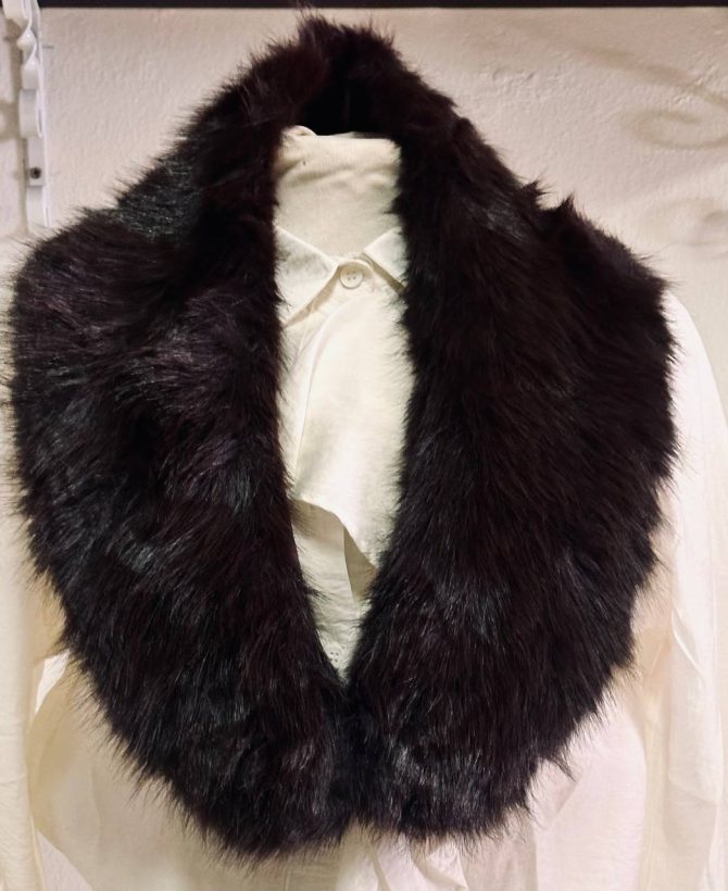 Cuello de Pelos Marrón