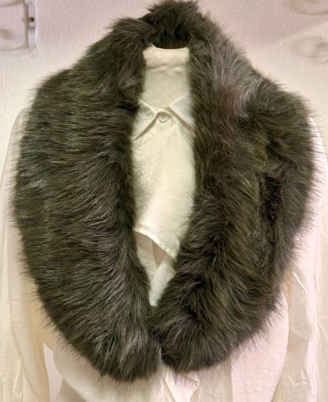 Cuello de Pelos Verde