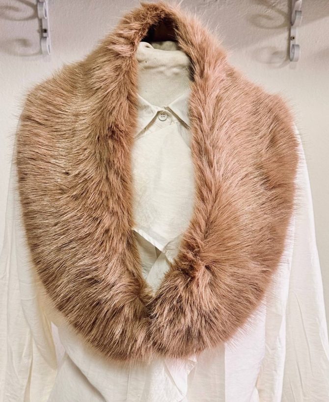 Cuello de Pelos Camel